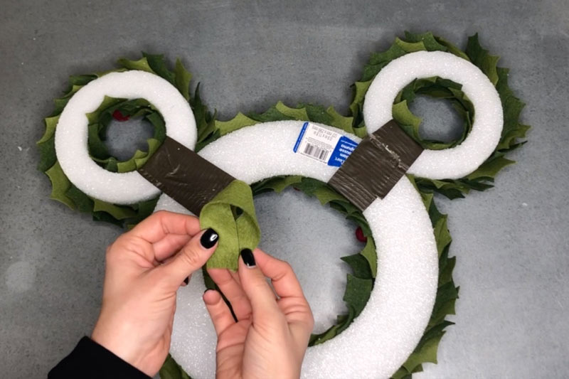 How to Make a Mickey Mouse Inspired Christmas Wreath with Cricut