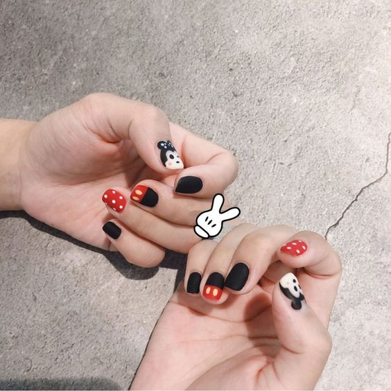 These Mickey tsum tsum nails are too uberly cute to overlook! Add his girlfriend to make the perfect pair.