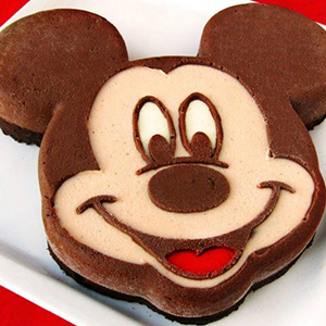 a mickey mouse themed cheesecake