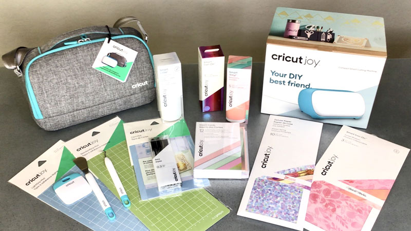 What comes with the Cricut Joy?